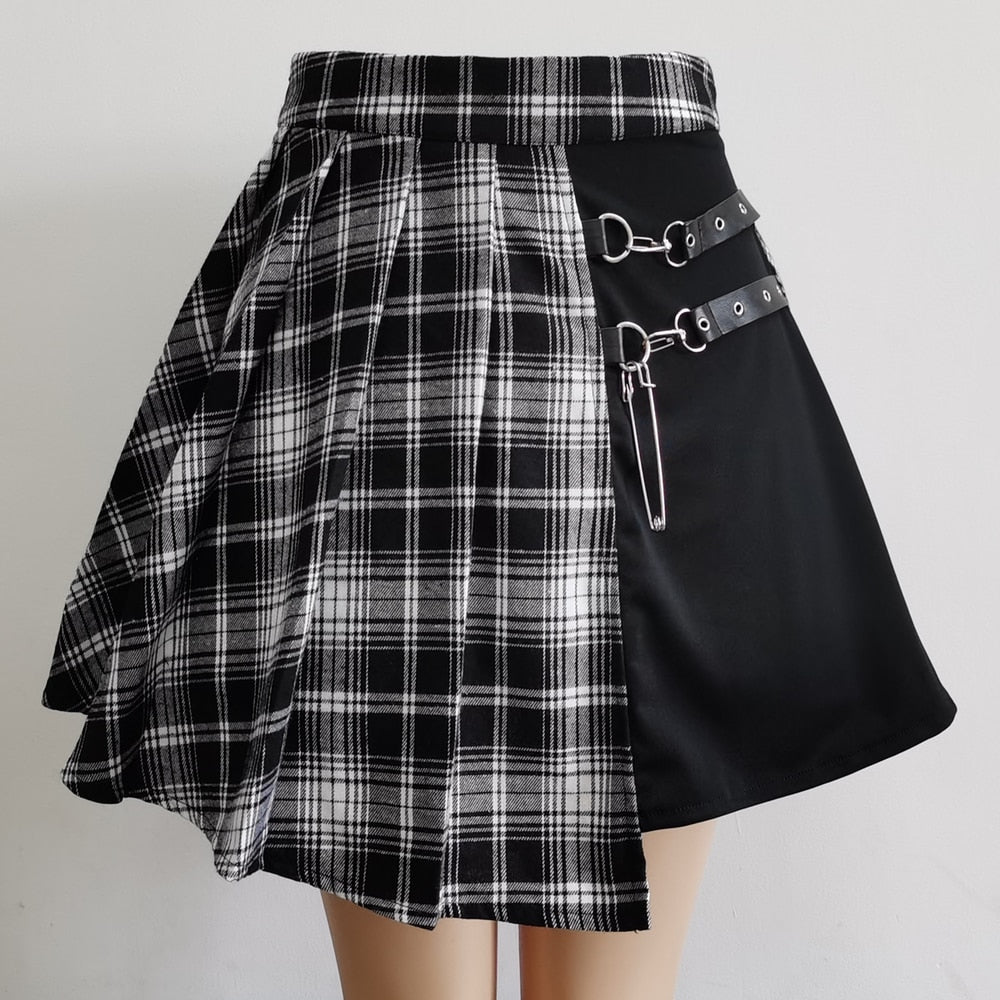 Plaid pleated black skirt hotsell